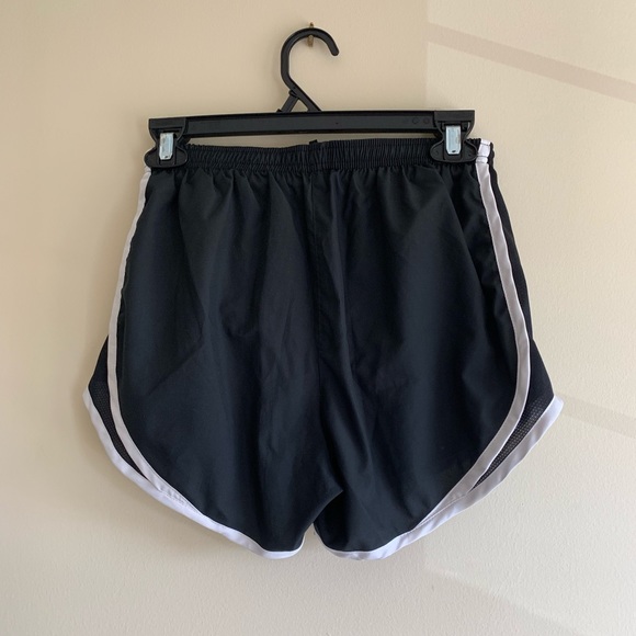Nike women’s tempo shorts in black size x-small - Picture 4 of 4